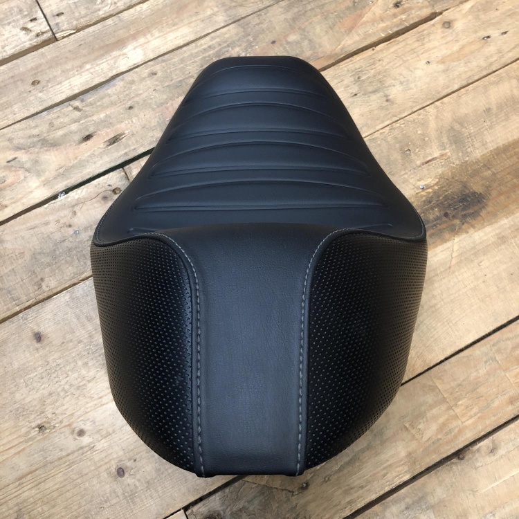 Indian Scout Bobber / Rogue Syndicate solo seat - black